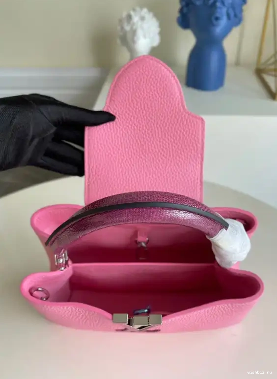 WIS CAPUCINES BB VUITTON LOUIS 0421